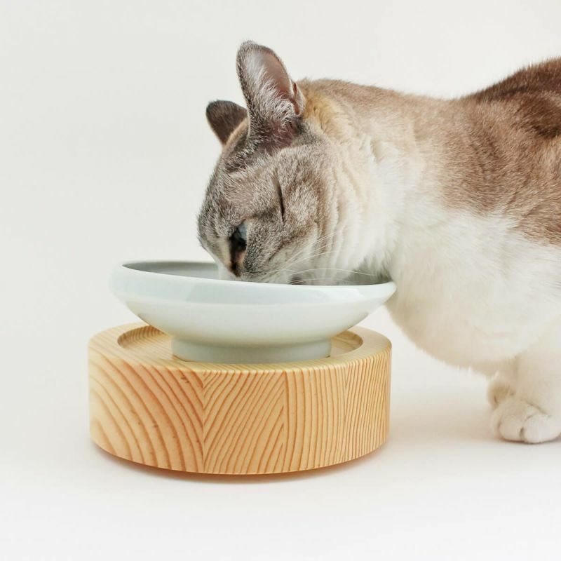 食器や猫の成長に応じて高さ変更・調整可能な食器台！シンプルでおしゃれな木製の餌台です