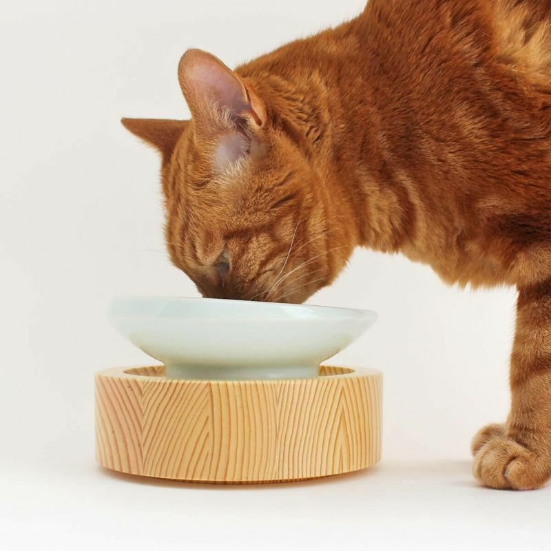 食器や猫の成長に応じて高さ変更・調整可能な食器台！シンプルでおしゃれな木製の餌台です