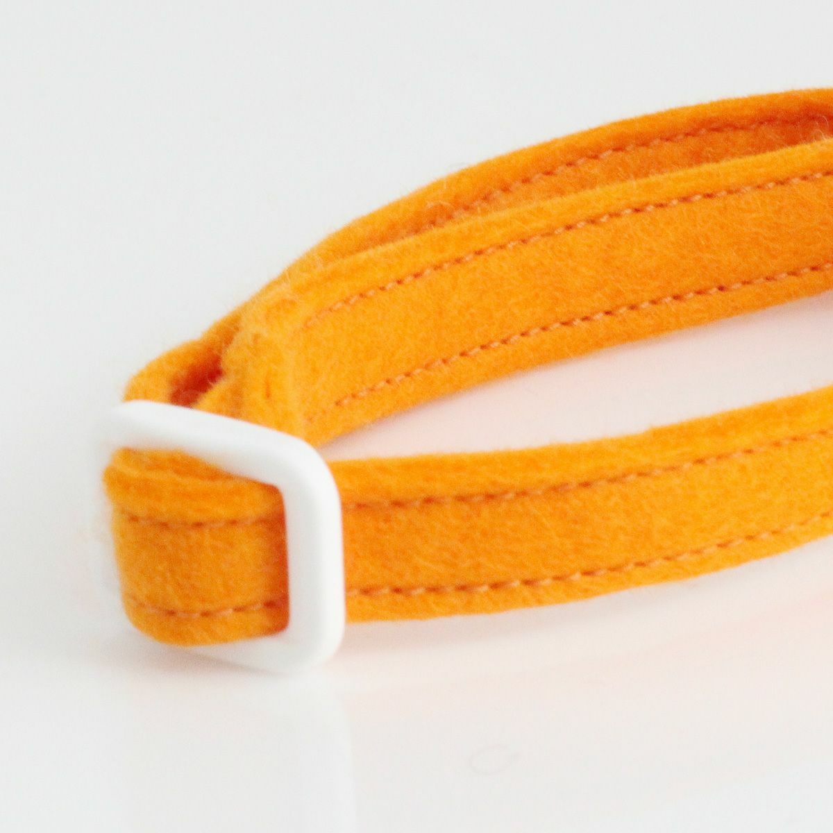 柔らかく軽い素材でネコさんに優しい首輪、ねこともカラー