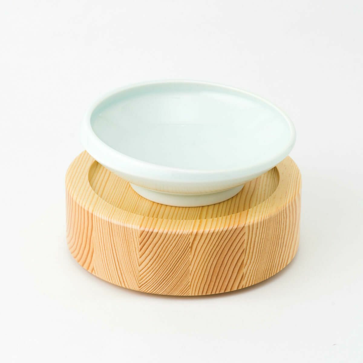 ねこずきオリジナル日本製、磁器製の猫用食器　別売りで台座有