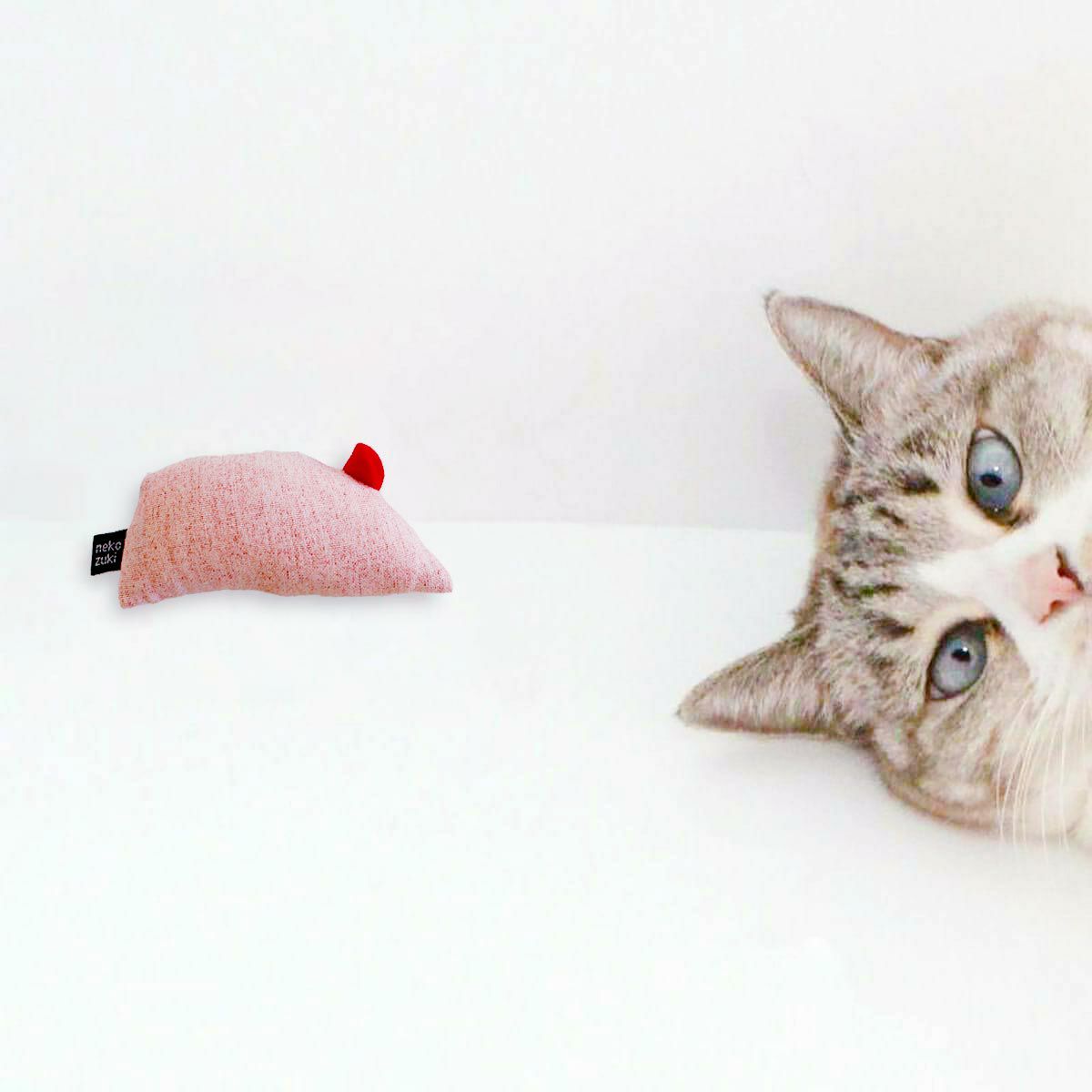 音がなるネズミの猫用おもちゃ。ねこずきねずみ