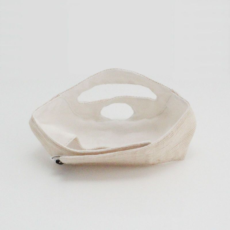 点眼時、噛まれることを予防するためのグッズ。めだしマスク