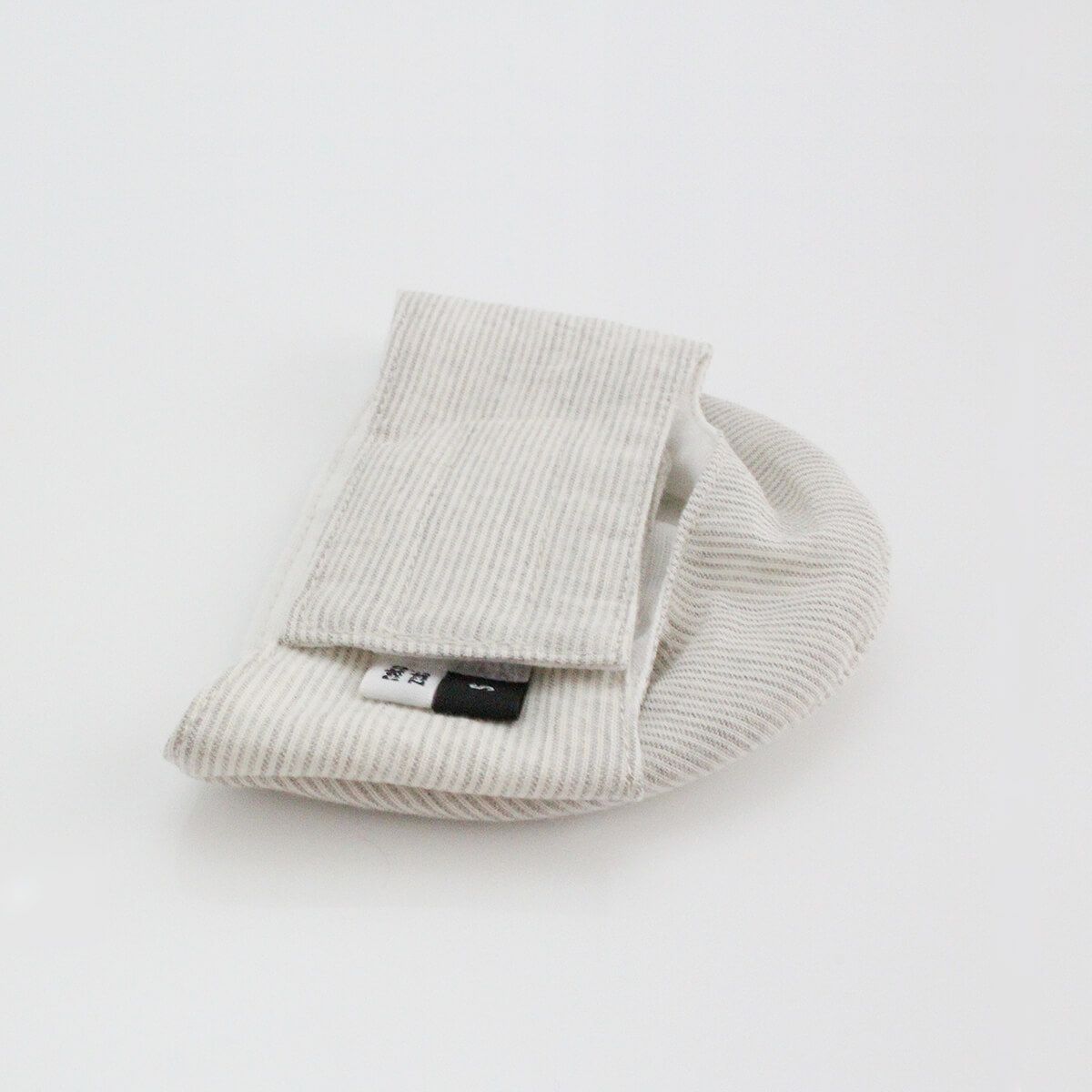 点眼時、噛まれることを予防するためのグッズ。めだしマスク