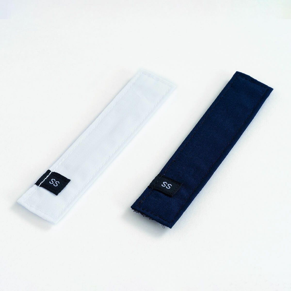 セミオーダーのエリザベスカラー専用サポーター。フェザーカラーサポーター