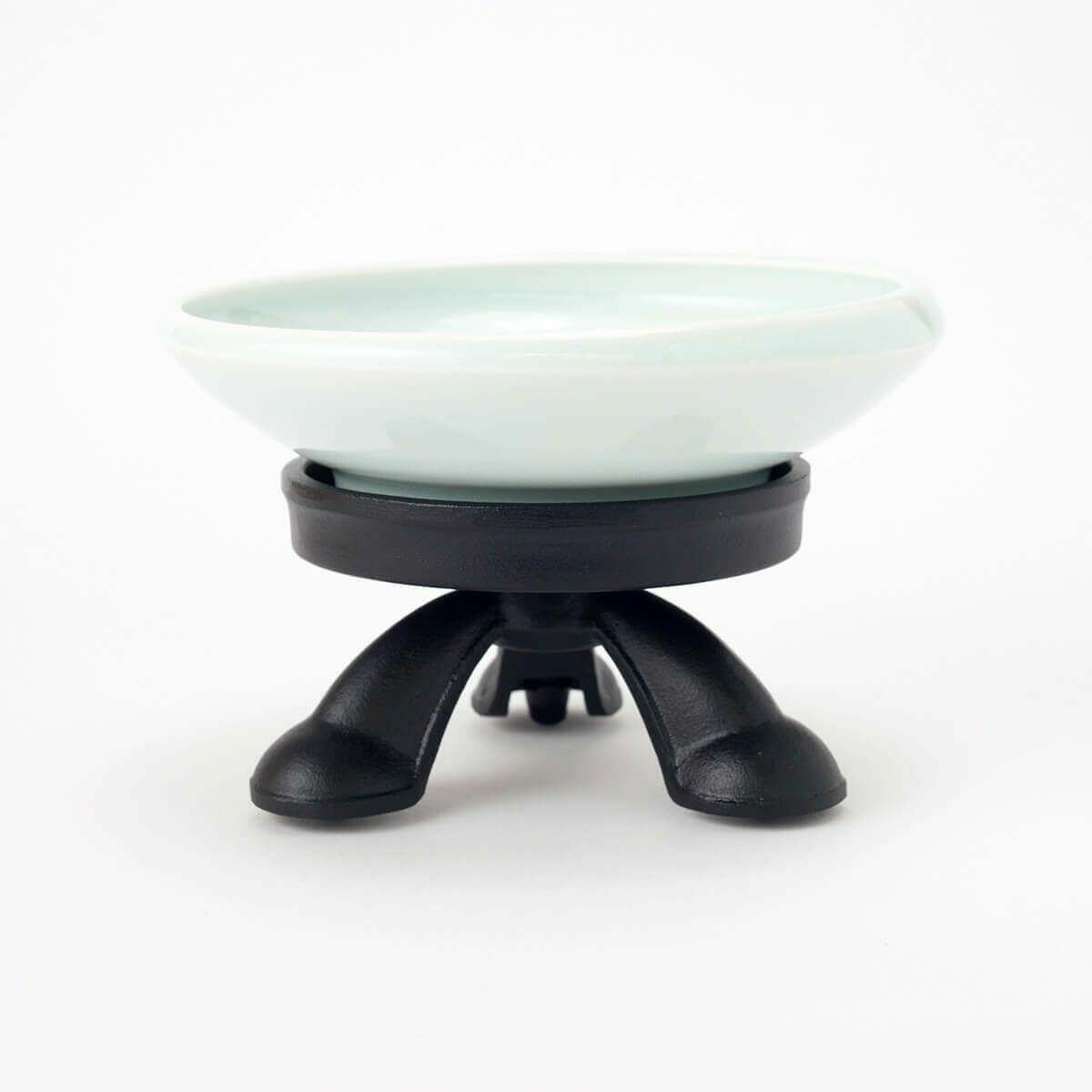 エリザベスカラー装着時の食べづらさを解消するまんま台南部鉄器