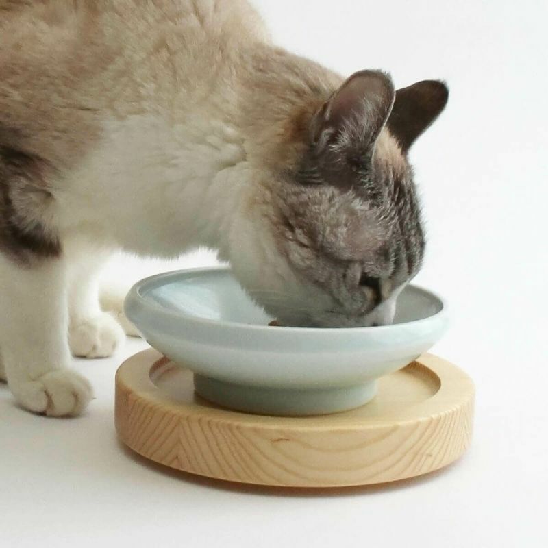 食器や猫の成長に応じて高さ変更・調整可能な食器台！シンプルでおしゃれな木製の日本製餌台です