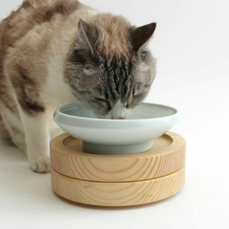 食器や猫の成長に応じて高さ変更・調整可能な食器台！シンプルでおしゃれな木製の日本製餌台です