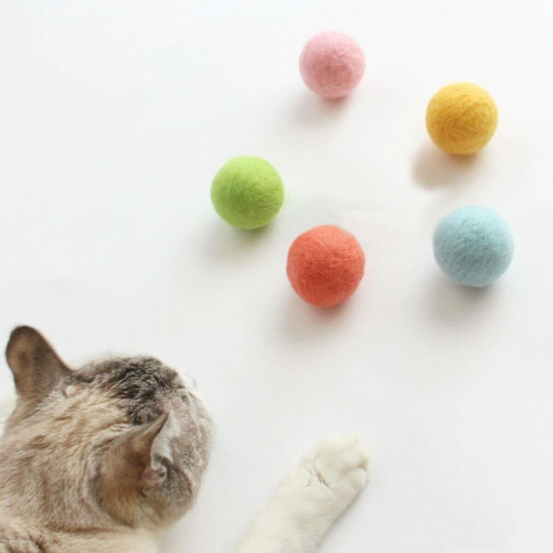 猫さんへのギフトに。猫用おもちゃねこずきころころLARGE