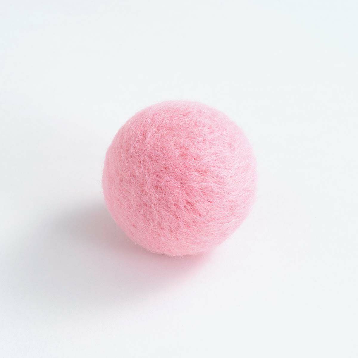 猫さんへのギフトに。猫用おもちゃねこずきころころLARGE