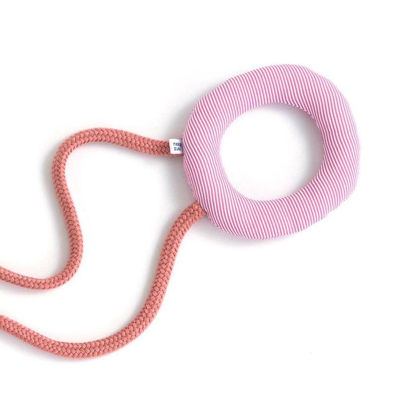 紐遊びが好きなネコさんへ。猫用おもちゃくらげじゃらし