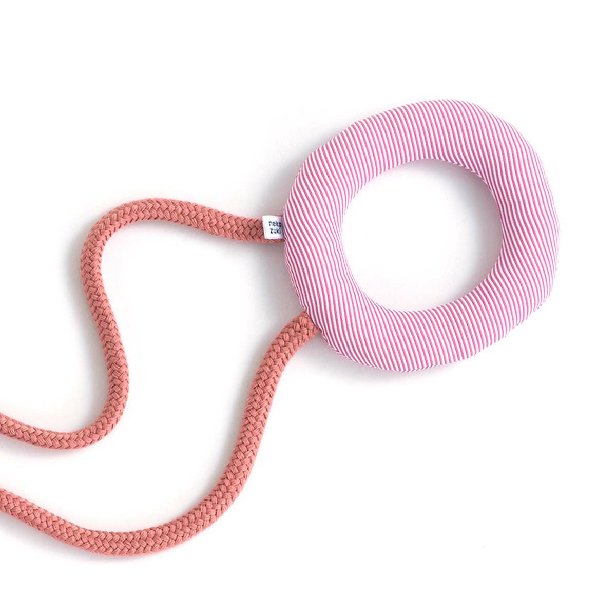 紐遊びが好きなネコさんへ。猫用おもちゃくらげじゃらし