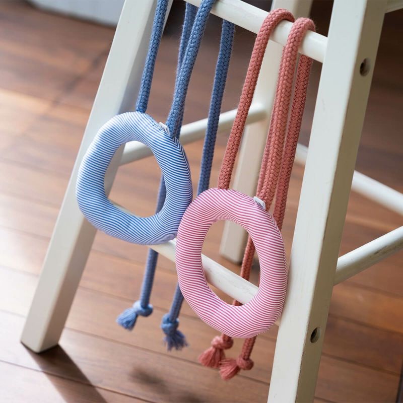 紐遊びが好きなネコさんへ。猫用おもちゃくらげじゃらし