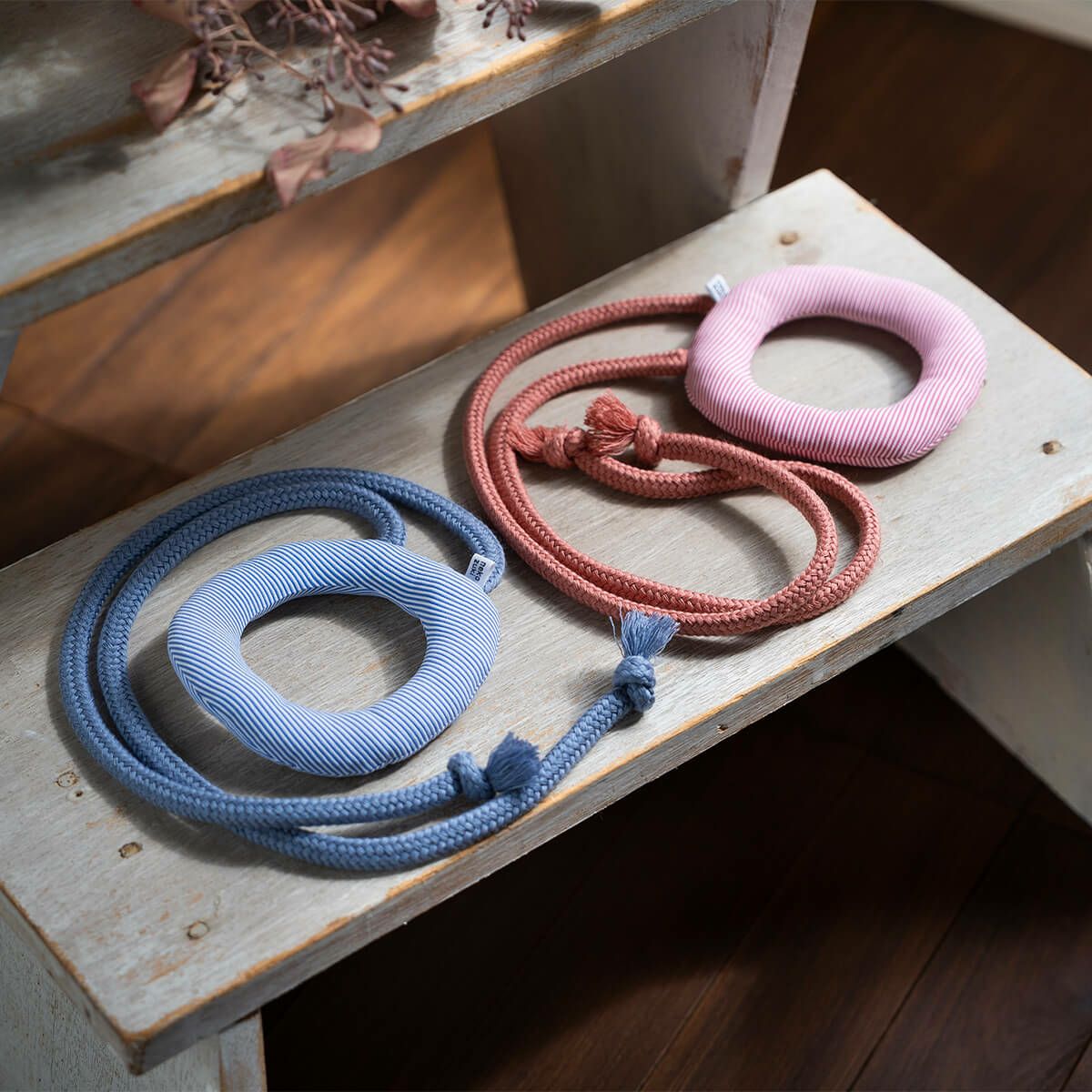 紐遊びが好きなネコさんへ。猫用おもちゃくらげじゃらし