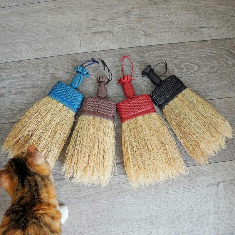 無農薬のホウキだからネコが舐めても安心。猫用ブラシなでねこ