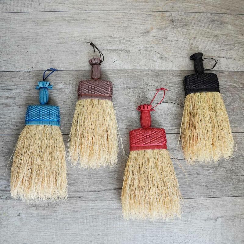 無農薬のホウキだからネコが舐めても安心。猫用ブラシなでねこ