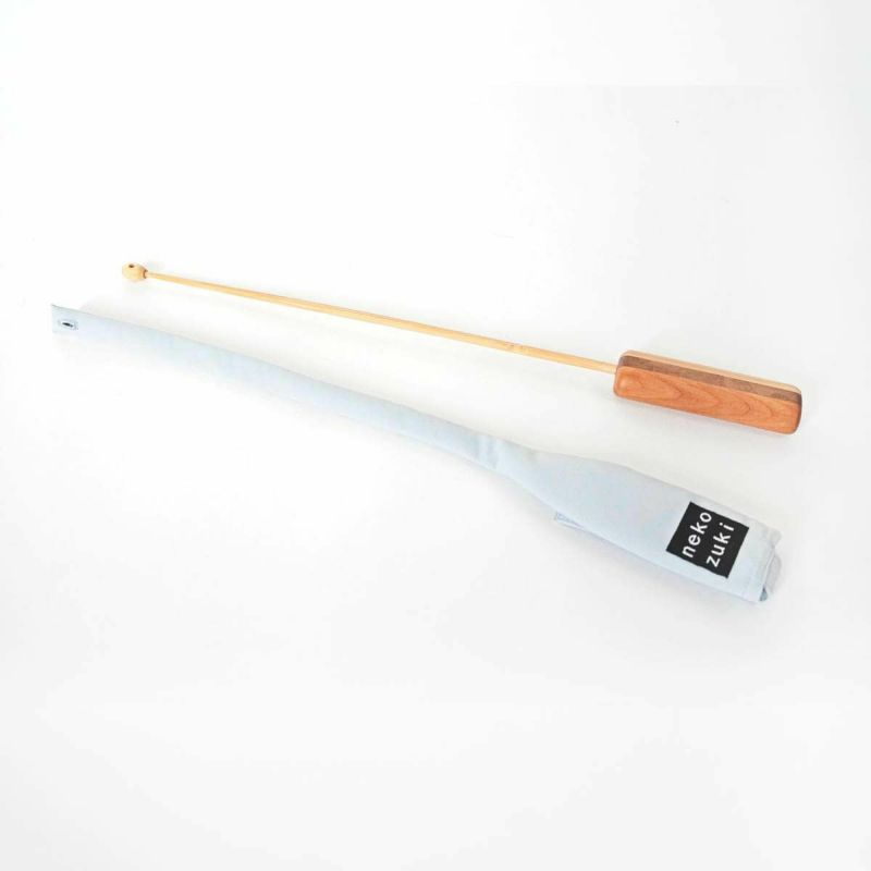 竹のしなりがネコの狩猟本能を刺激。猫用おもちゃたのしんぼう＋