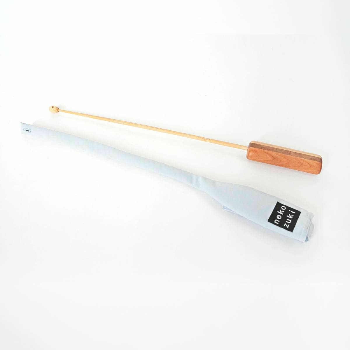 竹のしなりがネコの狩猟本能を刺激。猫用おもちゃたのしんぼう＋