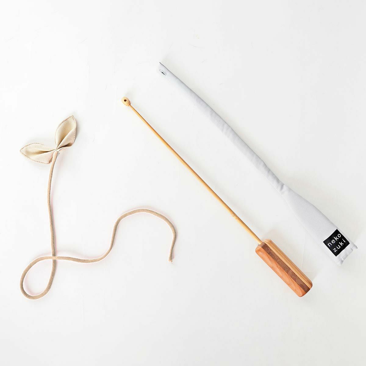 竹のしなりがネコの狩猟本能を刺激。猫用おもちゃたのしんぼう＋